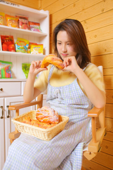 把毛笔放到洞里写字不准掉